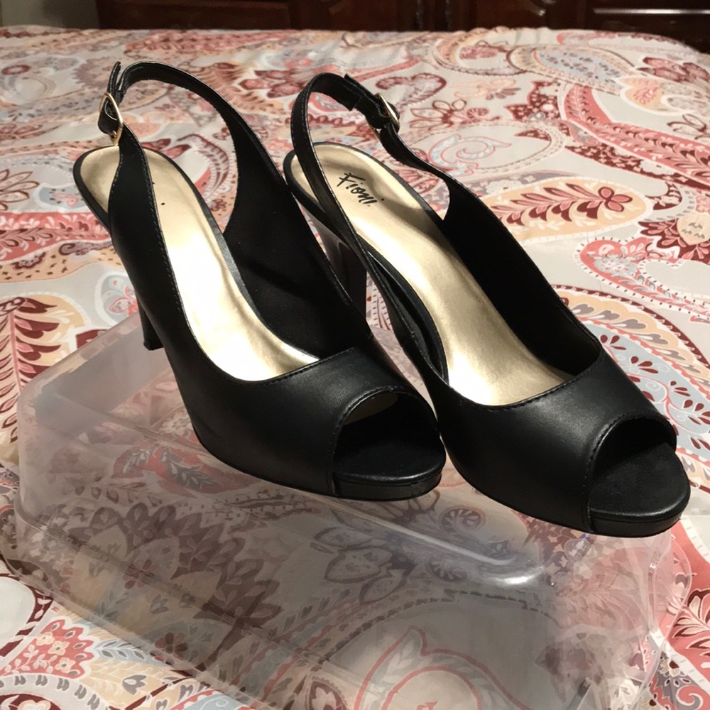 Black high heel by Fioni.